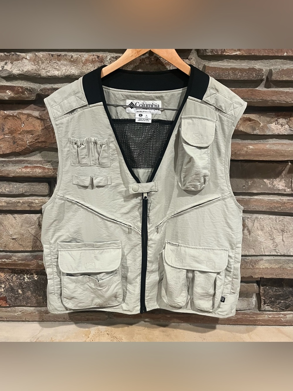 Columbia Light Gray Multi-Pocket Fishing Vest
